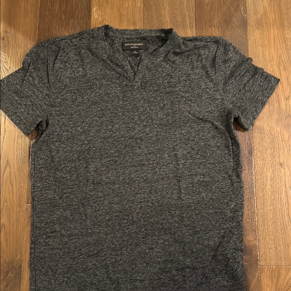 Banana Republic Men's Gray Linen T-Shirt